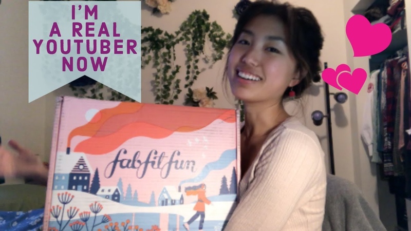 YAY MY VERY FIRST UNBOXING (
