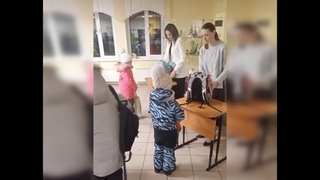 Досмотр первоклашек на “колюще-режущие предметы“ в школе!😡😱г. Красноярск  А что дальше?😲