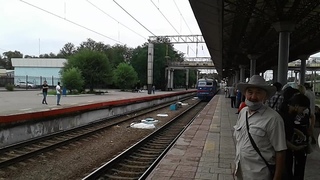 Электровоз переменного тока ВЛ80, станция Алматы 1