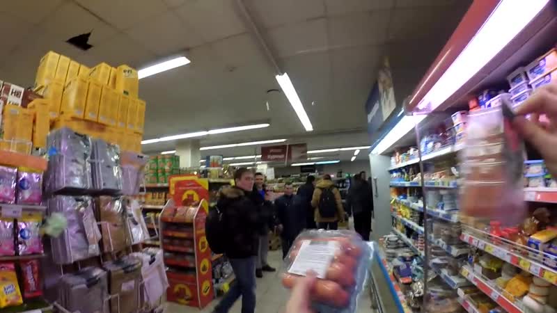All Rus News:Дерзкий гопник спрятался за жестко наказали магазин