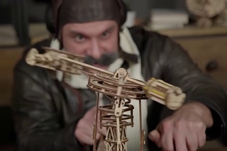 Авиатор от Ugears