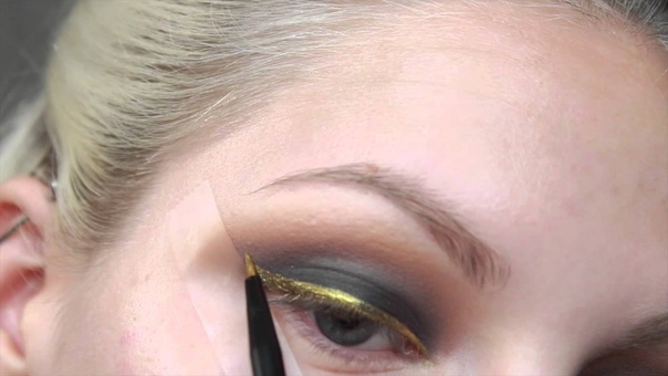 Black Smokey Eye w, Gold Liner,