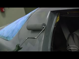 Сошел с ума! Красит авто валиком своими руками! Нанесение грунта без краскопульта в гараже.